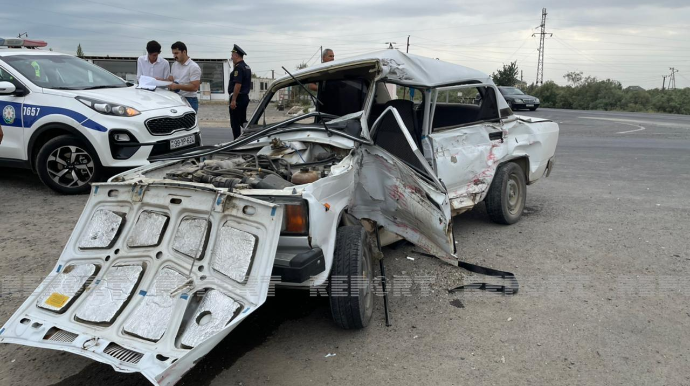 Kürdəmirdə yük maşını "07"ni vurub bu hala saldı, sürücü öldü - FOTOLAR 