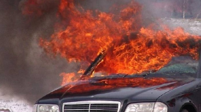 Gəncədə “Mercedes”  yandı