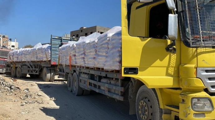 Qəzzaya humanitar yardım daşıyan ilk beş yük maşını buraxılıb 