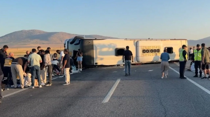 Kuşadasına gedən avtobus aşdı: 30-dan çox YARALI VAR - VİDEO 