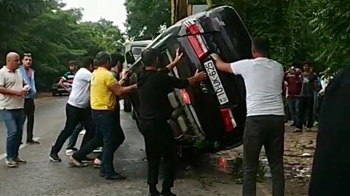 Nabranda idarəetmədən çıxan “Hyundai” meşəliyə düşdü   - VİDEO