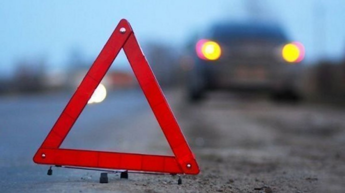 Beyləqanda avtomobil maneəyə çırpıldı, xəsarət alan var