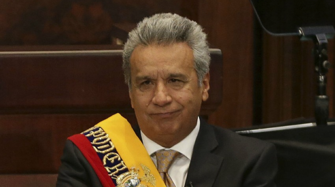 Prezidentin olduğu təyyarə təcili eniş edib