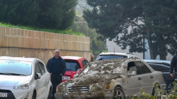 Əhmədlidə torpaq sürüşməsi zamanı avtomobilə dəymiş ziyan ödəniləcək - RƏSMİ 