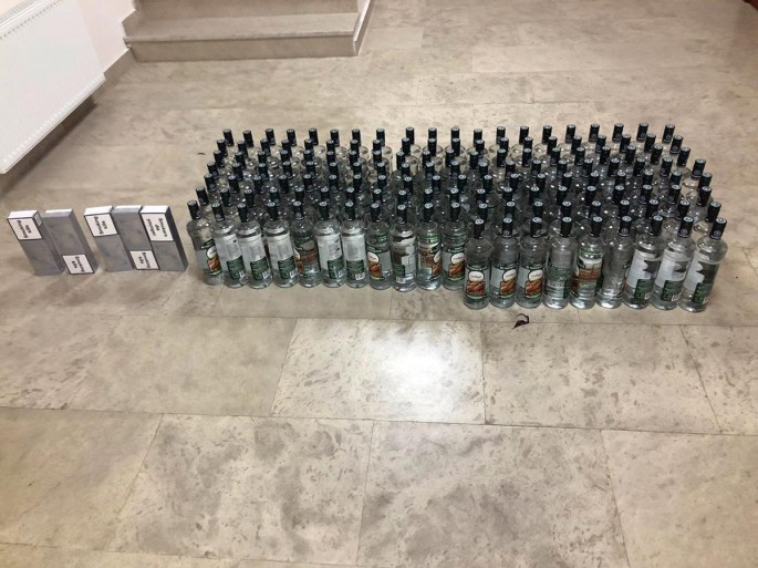 Avtomobildən qanunsuz spirtli içkilər və tütün məmulatları müsadirə olunub - FOTO