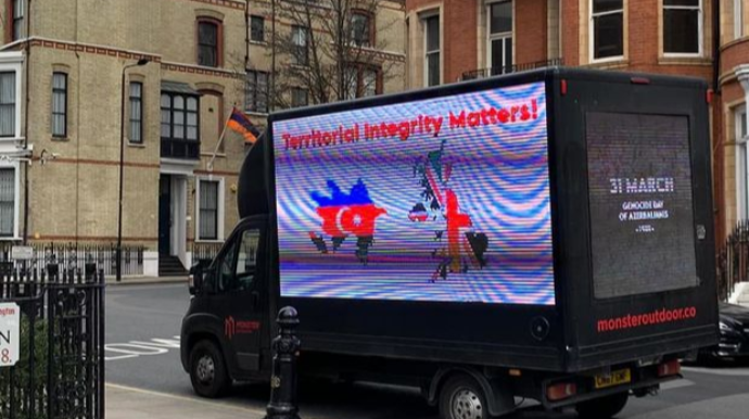 Londondakı Ermənistan səfirliyi önündə soyqırımı etirazı – VİDEO 