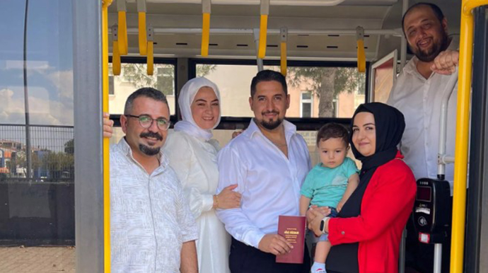 Nikahlarına avtobusla çatdılar - Şahidləri sürücü oldu 