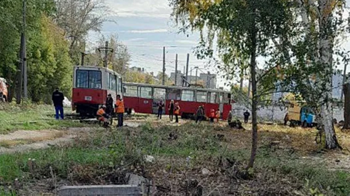 Yolu qısaltmaq istəyən sürücü tramvayla qəza törətdi 