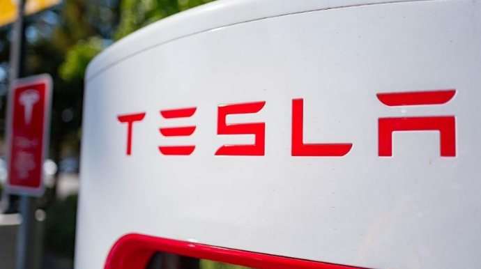 “Tesla”  elektrikli yük avtomobillərinin istehsalını təxirə salıb