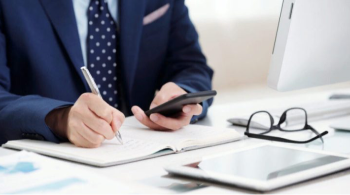 Azərbaycanlı iş adamı Yeni ildə 3 milyard dollara yaxın pul itirdi - FOTO