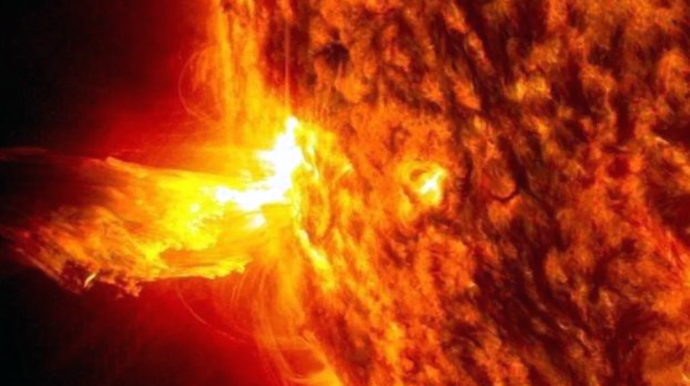 Günəşdə güclü partlayış baş verib