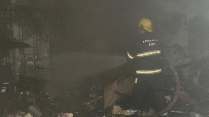 Bakıda gül mağazasında partlayış - VİDEO