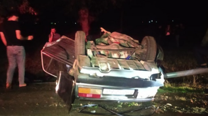 Cəlilabadda minik avtomobilləri toqquşub, ölən var 