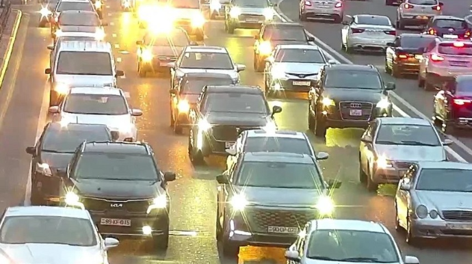 Bakının bir sıra yollarında tıxac yaranıb  - FOTO