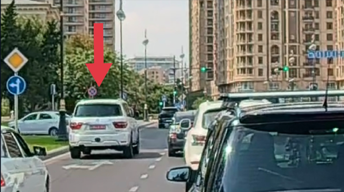 Ölkəmizin qanunlarını saymayan səfirlik sürücüsü: "Kruq" plyonka ilə qaydaları pozur - VİDEO