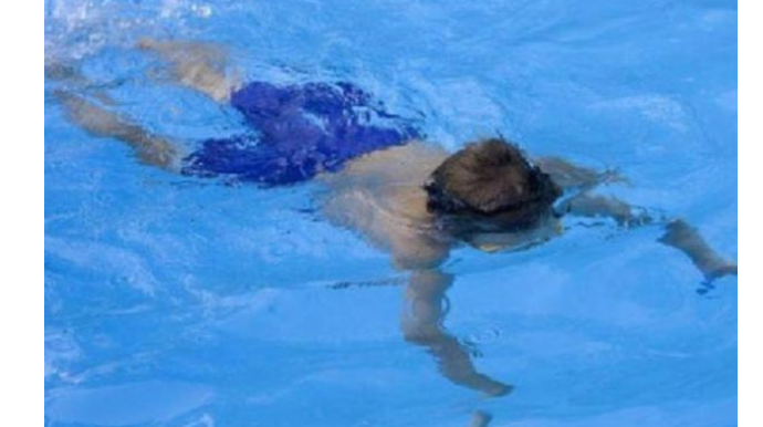 В Баку погибли подростки, упавшие в бассейн