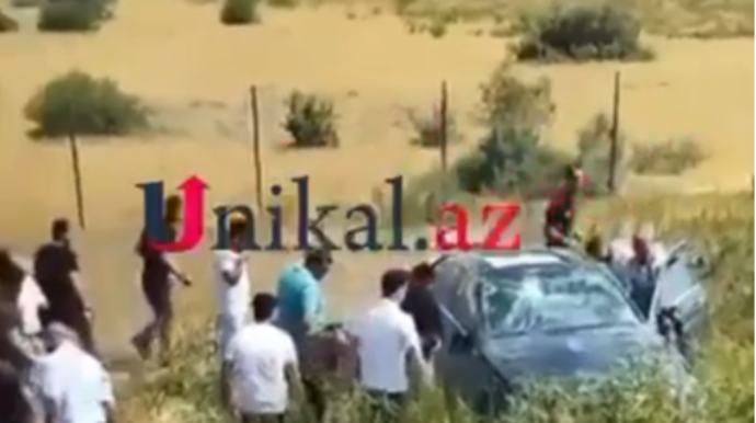 Ödənişli yolda maşın aşdı - VİDEO 