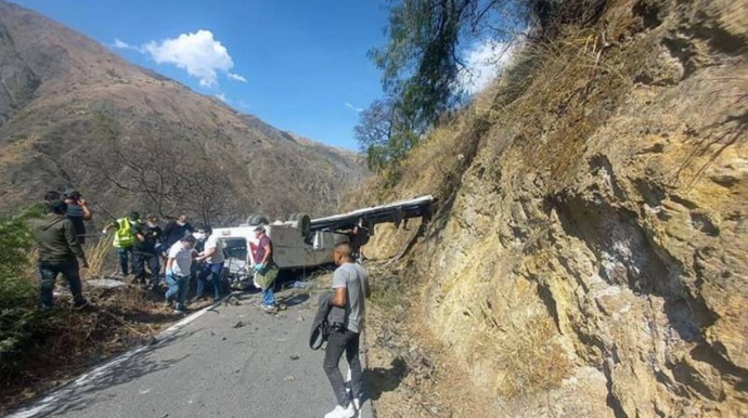 Avtobus uçurumdan aşdı, 33 nəfər öldü 