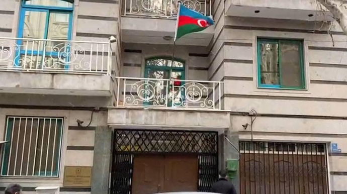 Səfirliyimizə hücumdan sonra Tehran küçələrinə bu şüarlar yazıldı   - FOTO