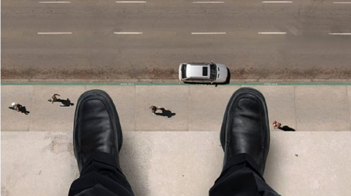 Bakıda gənc oğlan özünü 10-cu mərtəbədən atıb