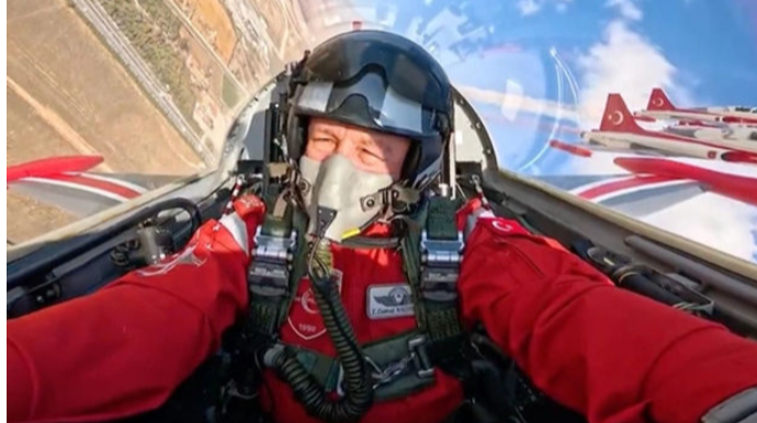 Türkiyə Hərbi Hava Qüvvələri komandanı “Türk ulduzları” ilə uçdu  - VİDEO