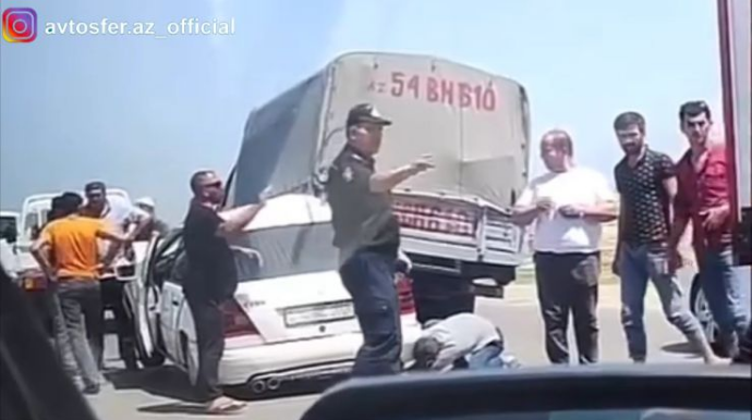 Bakı-Ələt yolunda qəza: yük maşını minik avtomobiliylə toqquşdu  - VİDEO