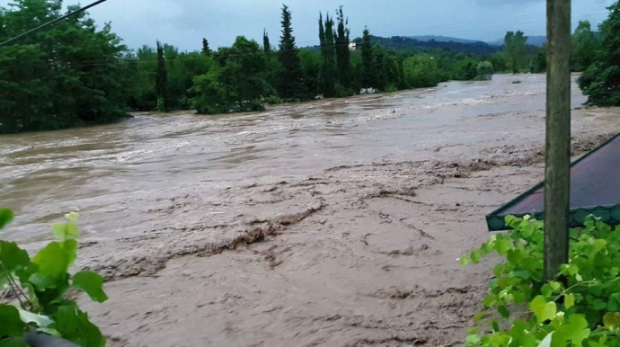 Daha bir nəfər selin qurbanı oldu - VİDEO