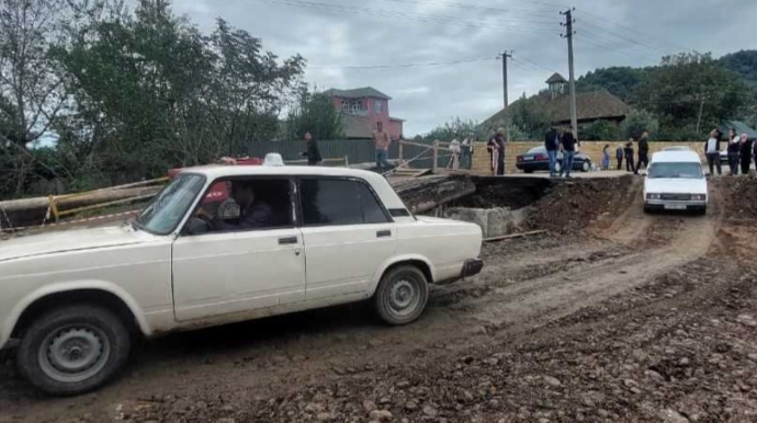 Astarada sel sularının dağıtdığı körpüdə hərəkət bərpa OLUNDU - FOTO  
