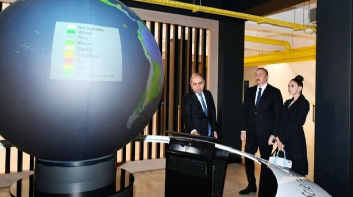 İlham Əliyev və Mehriban Əliyeva “STEAM İnnovasiya Mərkəzi”nin açılışında iştirak ediblər   - FOTO