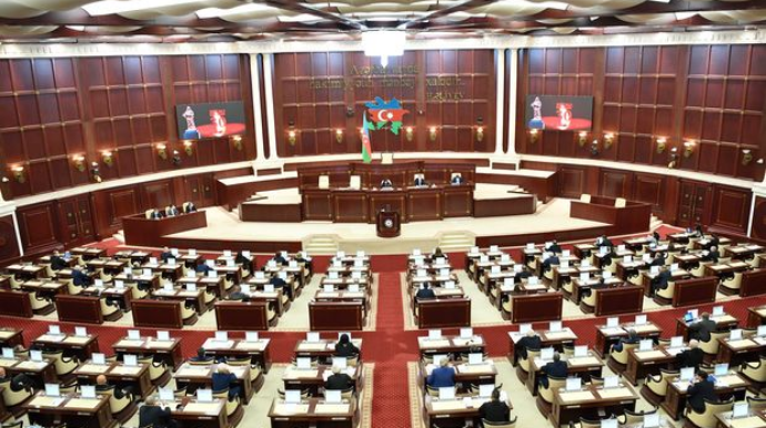 Deputat Müdafiə Nazirliyindəki həbslərdən danışdı: “Divləri” aradan qaldırmaq lazımdır” 