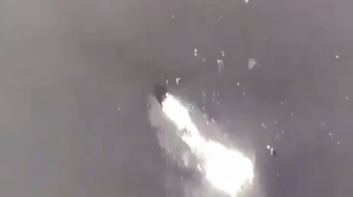 “Bayraktar” Rusiyanın iki hərbi katerini məhv etdi -VİDEO 