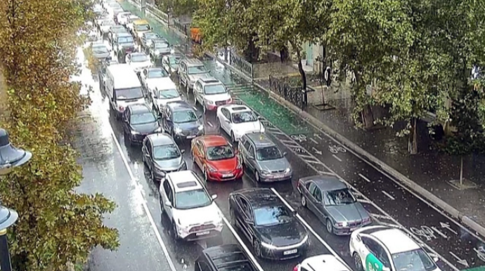 Paytaxtın bu küçələrində sıxlıq var - SİYAHI 