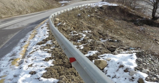 Ağsu dolayı çatladı – FOTO