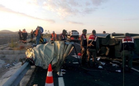 Türkiyədə dəhşətli qəza: 7 ölü, 1 yaralı - FOTO