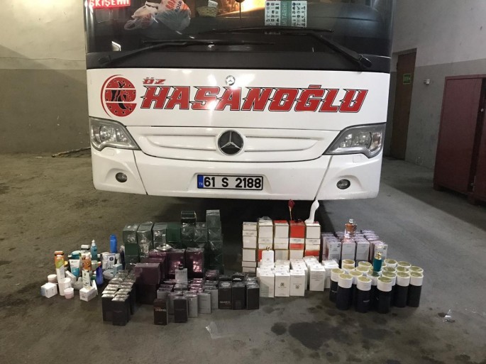 Avtobusdan xeyli sayda parfümeriya vasitələri aşkarlanıb - FOTO