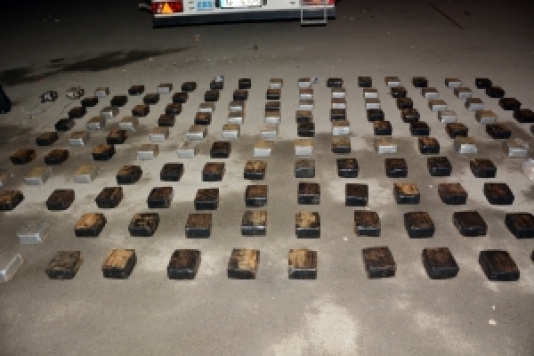 Gömrükçülər qızıl-zinət əşyalarını müsadirə edib