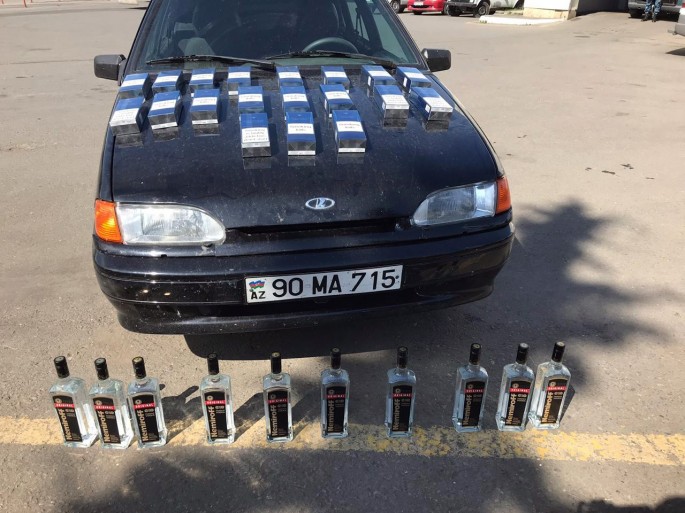 Avtomobildən qanunsuz spirtli içki və siqaret aşkarlanıb - FOTO