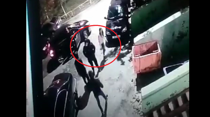 Qızı evə ötürən azərbaycanlı gənci bıçaqladılar – VİDEO