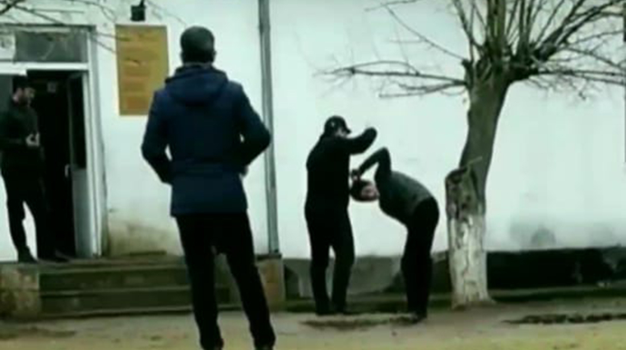 Məktəb direktoru şagirdi döyüb? - AÇIQLAMA  - VİDEO