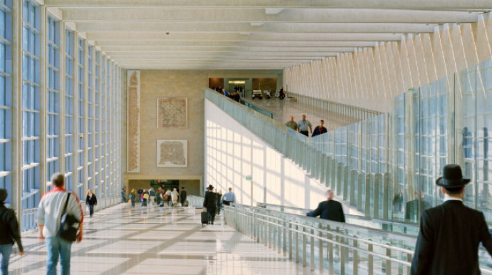 Husilər İsraildə hava limanını vurdu 