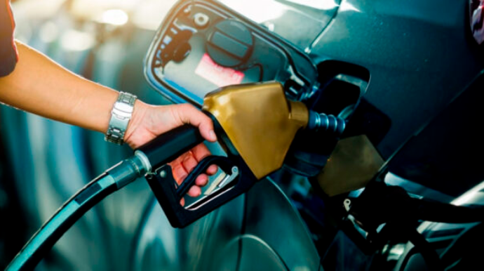 Bu ölkədə benzin bahalaşdı, gediş haqqı pulsuz oldu