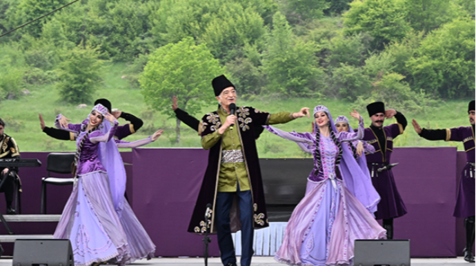 “Xarıbülbül” festivalından maraqlı anlar - VİDEO  