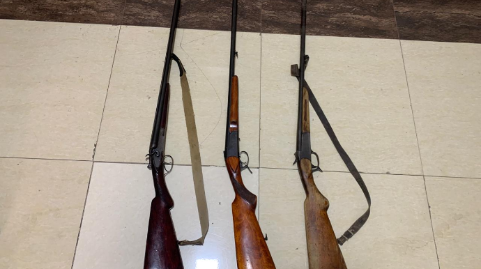 İki nəfər avtomat silahını könüllü təhvil verdi 