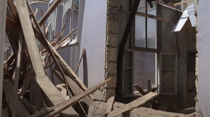 Bakının mərkəzində söküntü aparılır: Sakinlər verilən puldan narazıdır - VİDEO