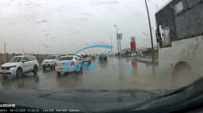 Автобус обрызгал грязью автомобиль - ЖАЛОБА от автоинструктора - ВИДЕО 