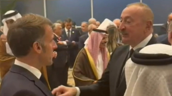 Əliyev və Makron arasında səmimi dialoq - VİDEO 