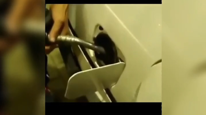 Burada benzinə hava qatırlar ; sürücü vəziyyəti aşkar elədi - VİDEO