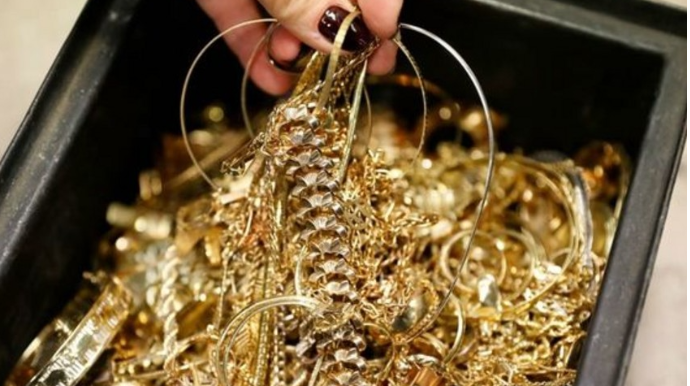 Abşeronda 16 min manatlıq pul və zinət əşyaları oğurlanıb 