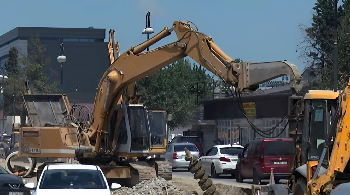 Ремонтные работы на дороге с интенсивным движением длятся уже несколько месяцев - ВИДЕО