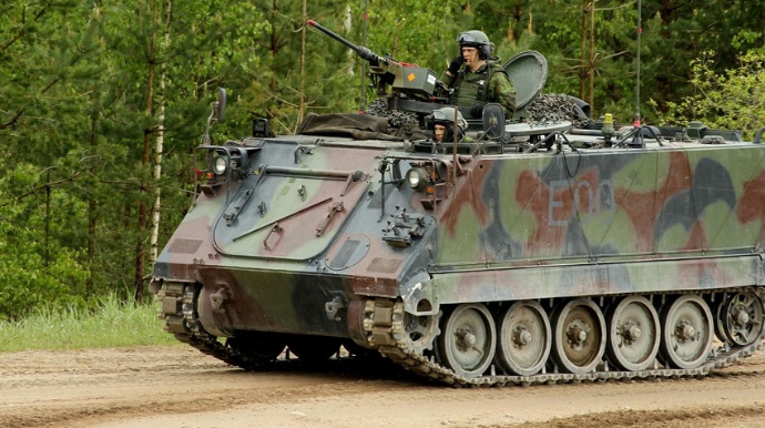 Litva Ukraynaya “M-577” zirehli döyüş maşınları  verib